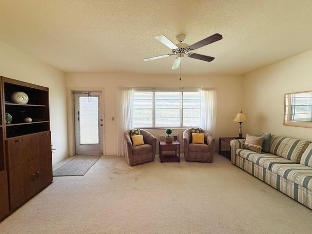 135 Easthampton F, West Palm Beach, FL 33417