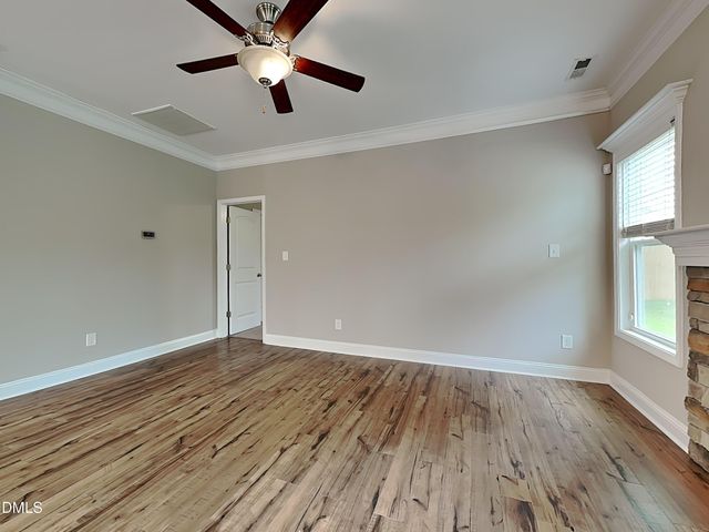 38 Coventry Lane, Lillington, NC 27546
