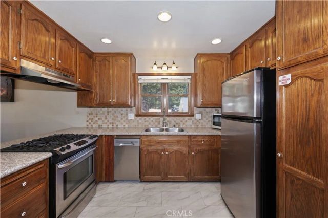 858 Club View Drive, Big Bear Lake, CA 92315