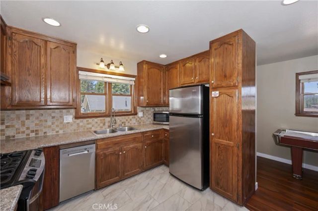858 Club View Drive, Big Bear Lake, CA 92315