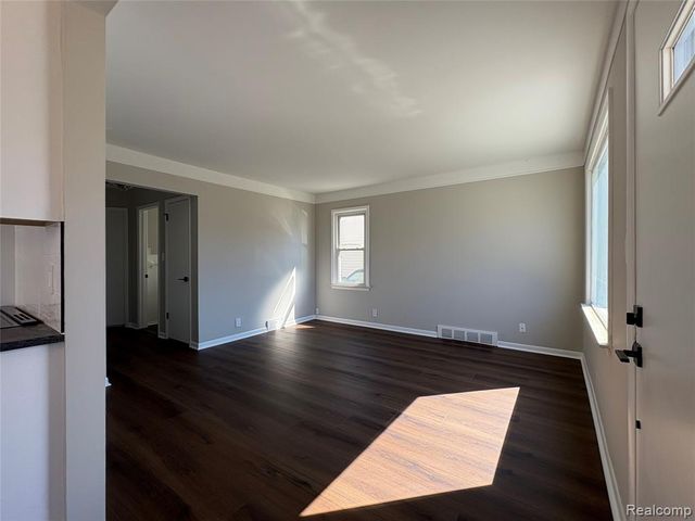 164 W Browning Avenue, Hazel Park, MI 48030