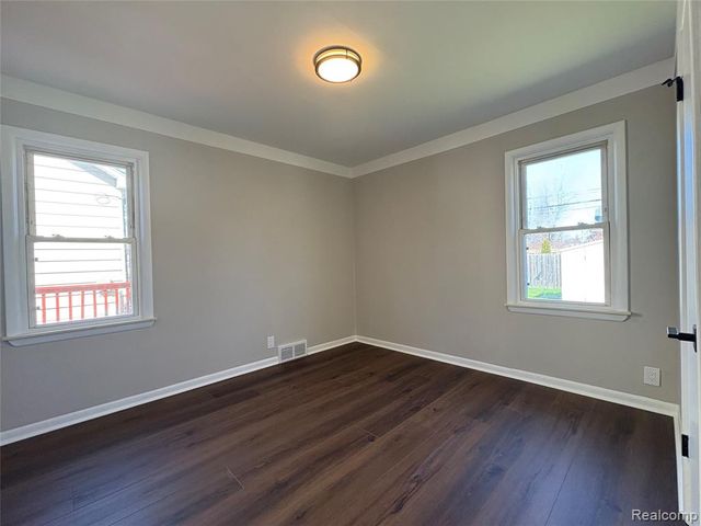 164 W Browning Avenue, Hazel Park, MI 48030