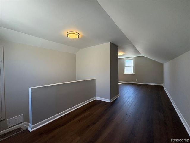 164 W Browning Avenue, Hazel Park, MI 48030