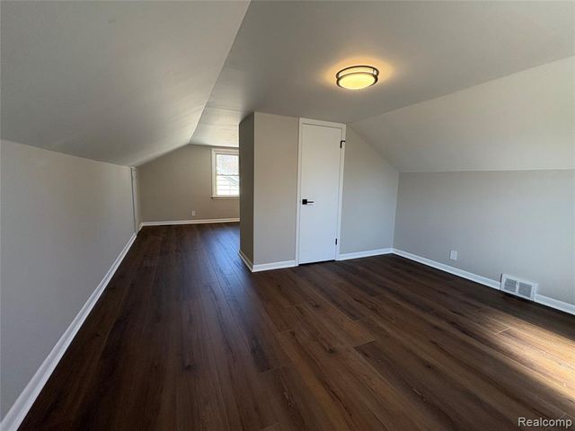 164 W Browning Avenue, Hazel Park, MI 48030