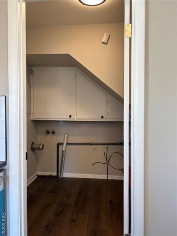 164 W Browning Avenue, Hazel Park, MI 48030