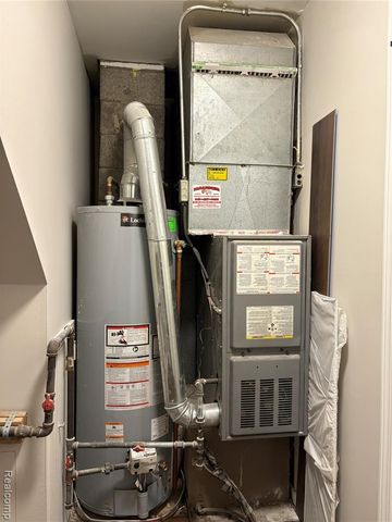 164 W Browning Avenue, Hazel Park, MI 48030