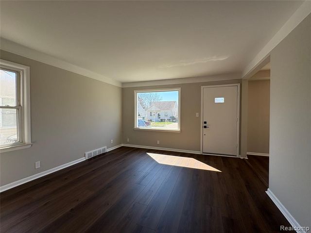 164 W Browning Avenue, Hazel Park, MI 48030