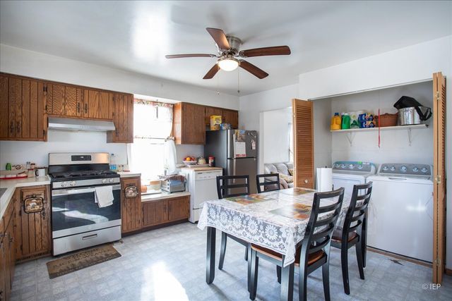 1104 CORA Street, Joliet, IL 60435