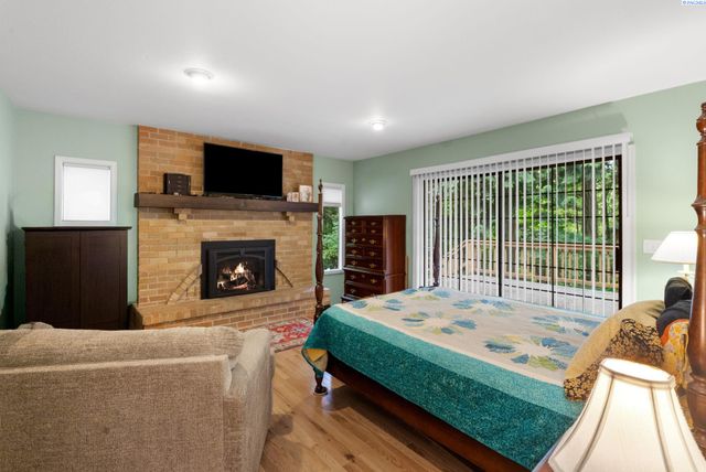 8220 NW 71st Ct, Gig Harbor, WA 98335