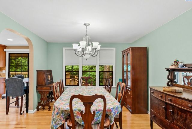 8220 NW 71st Ct, Gig Harbor, WA 98335
