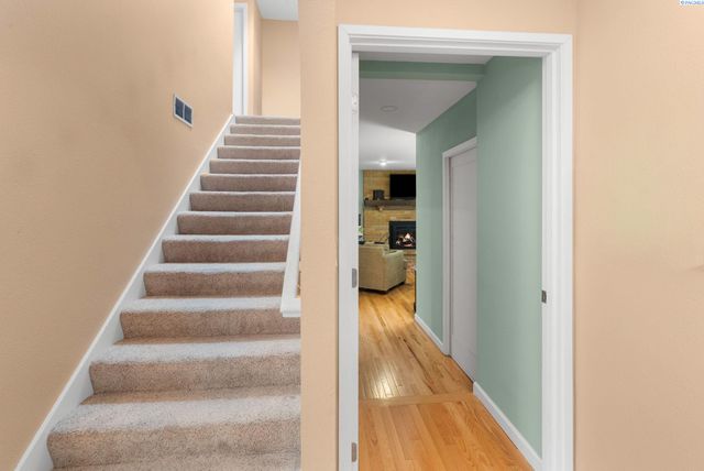 8220 NW 71st Ct, Gig Harbor, WA 98335