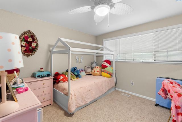 8220 NW 71st Ct, Gig Harbor, WA 98335