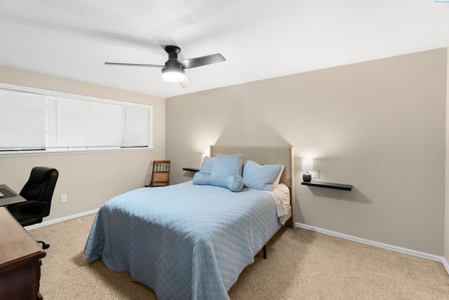 8220 NW 71st Ct, Gig Harbor, WA 98335