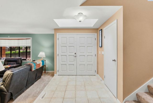 8220 NW 71st Ct, Gig Harbor, WA 98335