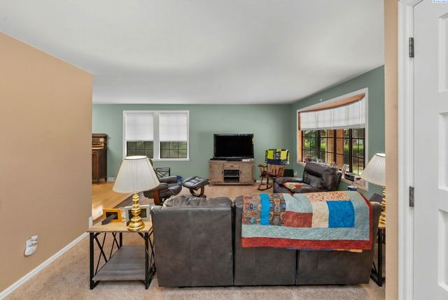 8220 NW 71st Ct, Gig Harbor, WA 98335
