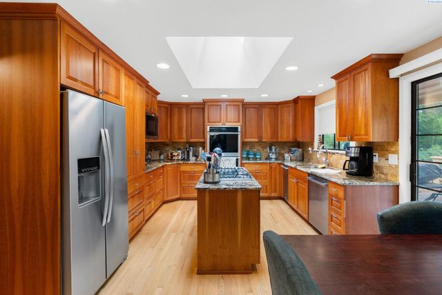 8220 NW 71st Ct, Gig Harbor, WA 98335