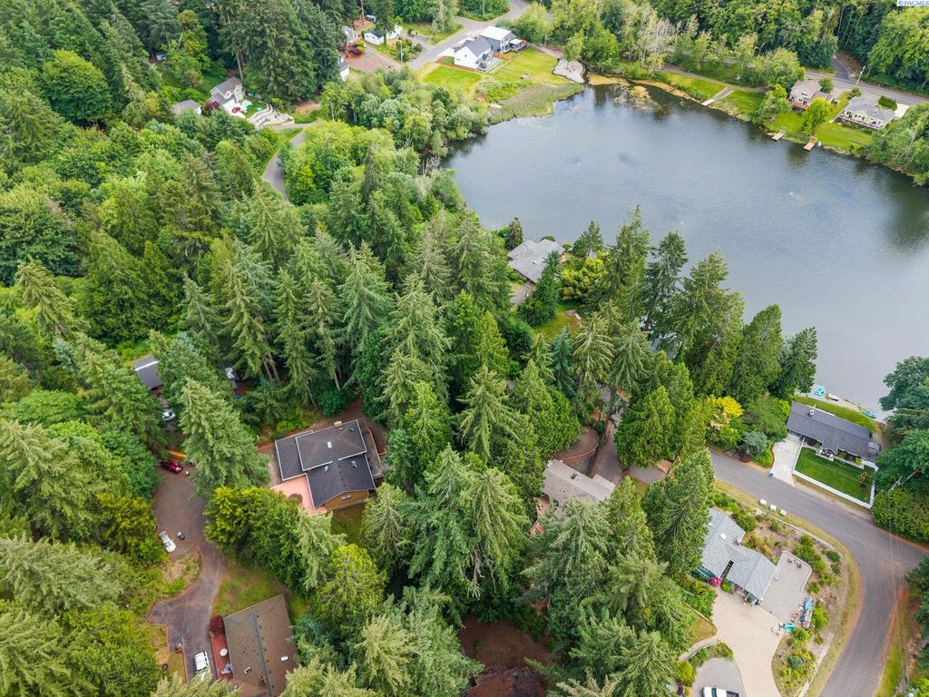 8220 NW 71st Ct, Gig Harbor, WA 98335