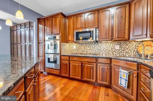 105 N SAVANNA DR, Pottstown, PA 19465