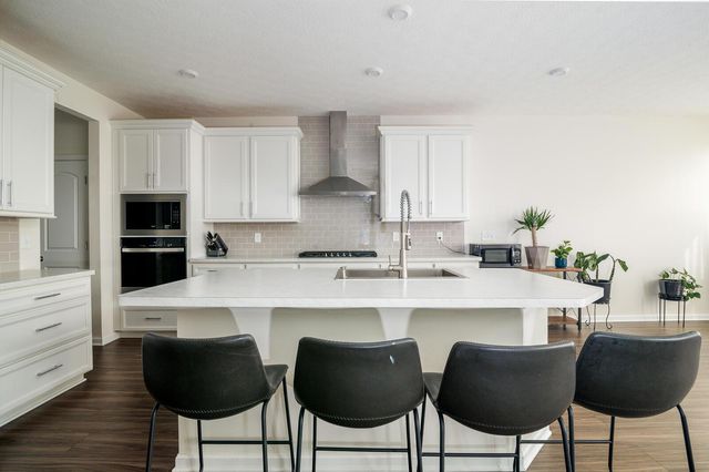 1902 Cavolo Drive, Hilliard, OH 43026