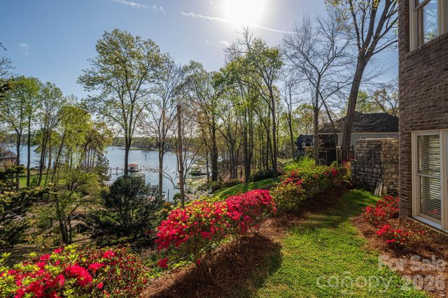 103 Shelter Cove Lane, Mooresville, NC 28117