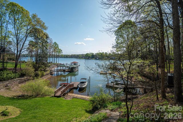 103 Shelter Cove Lane, Mooresville, NC 28117