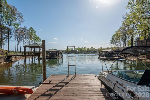 103 Shelter Cove Lane, Mooresville, NC 28117