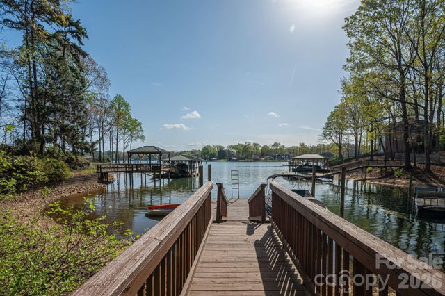 103 Shelter Cove Lane, Mooresville, NC 28117