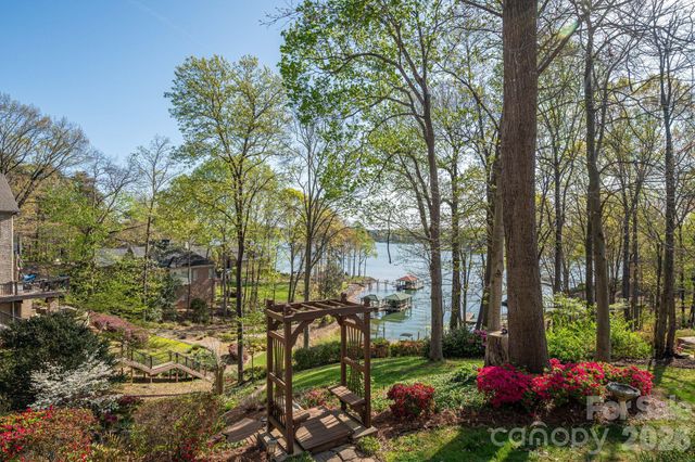 103 Shelter Cove Lane, Mooresville, NC 28117