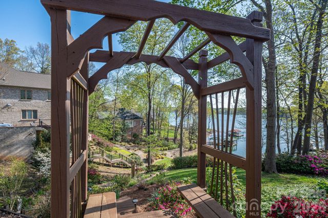103 Shelter Cove Lane, Mooresville, NC 28117