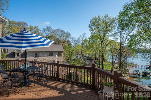 103 Shelter Cove Lane, Mooresville, NC 28117