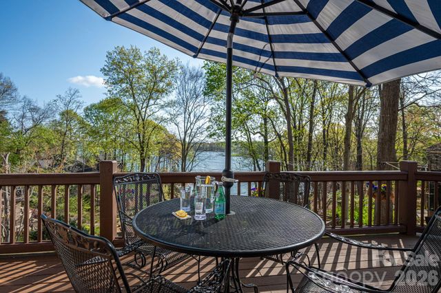 103 Shelter Cove Lane, Mooresville, NC 28117