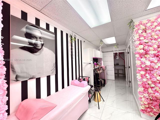 8150 SW 8 St, Miami, FL 33144