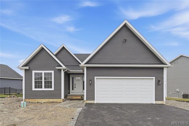 3 Hickory Lane, Lancaster, NY 14086