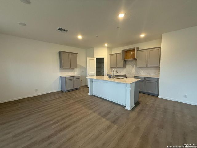 7610 Birch Hollow, San Antonio, TX 78252