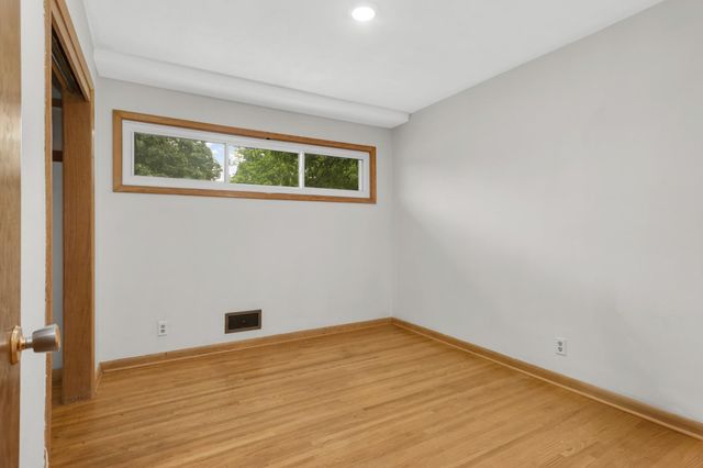 89 Flandrau Place, Saint Paul, MN 55106