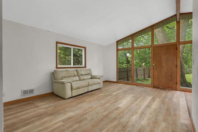 89 Flandrau Place, Saint Paul, MN 55106