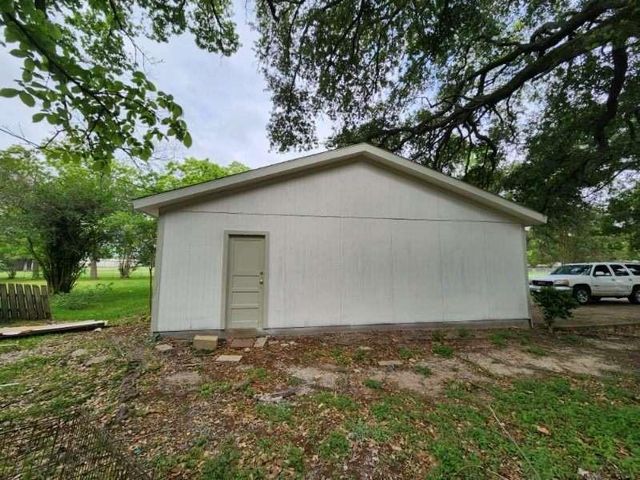 1329 Adams Road, Bay City, TX 77414