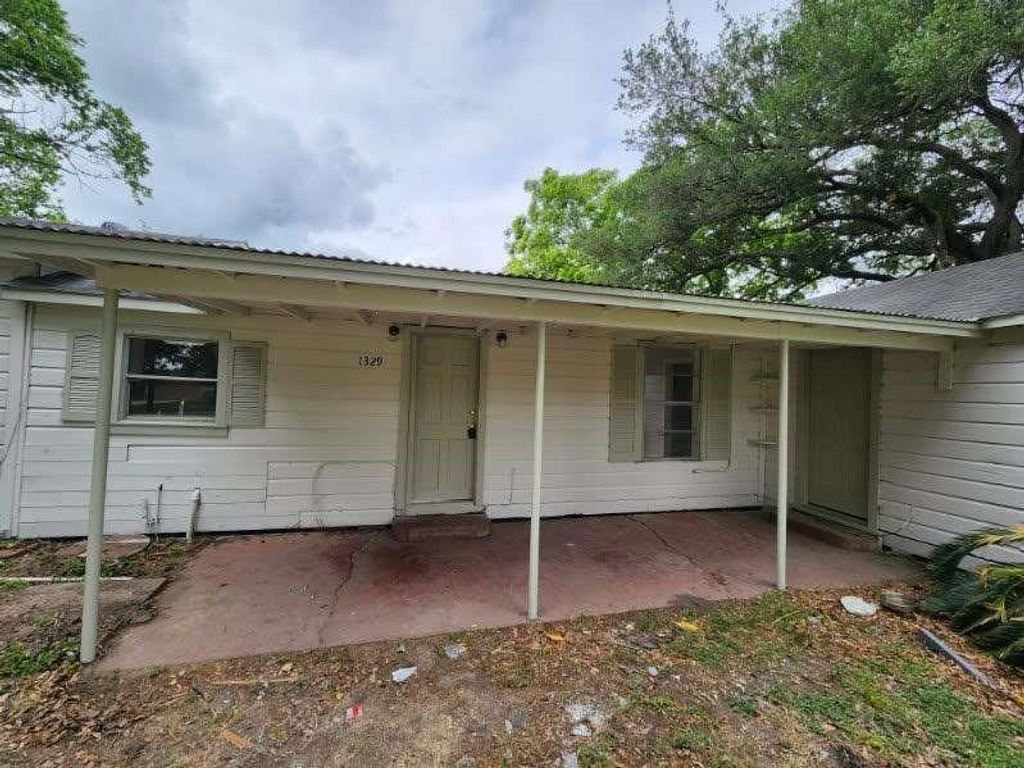 1329 Adams Road, Bay City, TX 77414