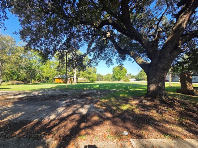 203 Wahl Street, Crosby, TX 77532