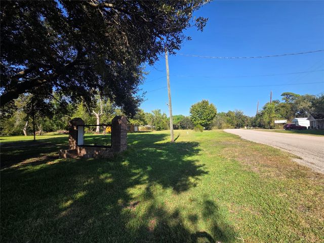 203 Wahl Street, Crosby, TX 77532