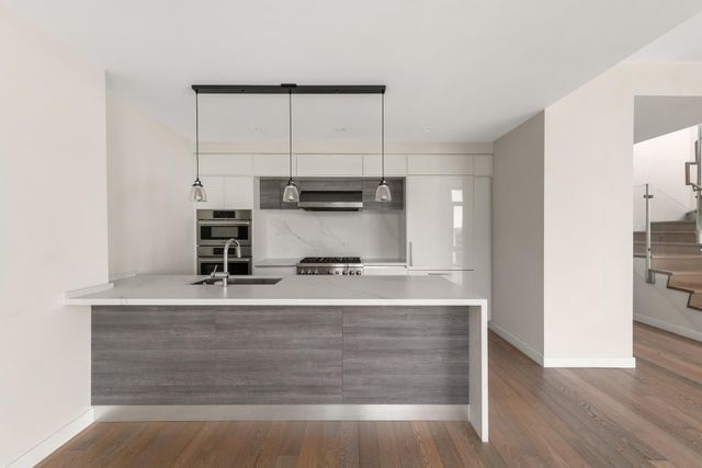 505 W 43RD Street PHJ, New York City, NY 10036