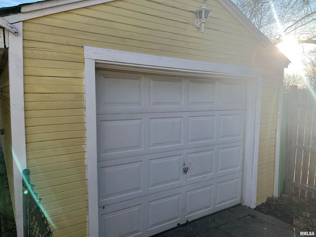 2304 W PROCTOR Street, Peoria, IL 61605