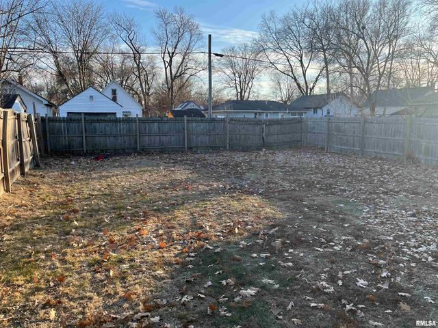 2304 W PROCTOR Street, Peoria, IL 61605