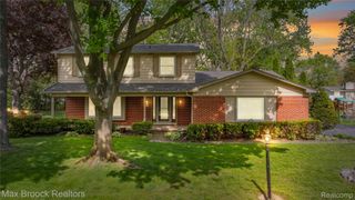 7011 Heather Heath, West Bloomfield Charter Township, MI 48322
