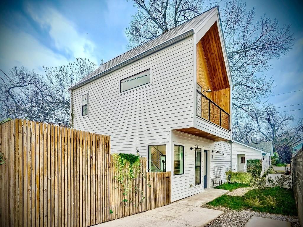 2002 Holly ST B, Austin, TX 78702