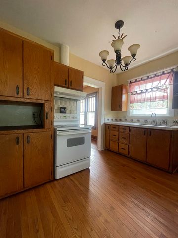 1422 Washington St, Harper, KS 67058