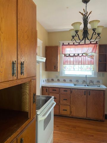 1422 Washington St, Harper, KS 67058