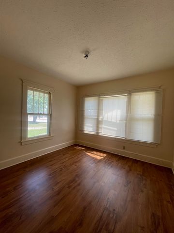 1422 Washington St, Harper, KS 67058