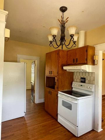 1422 Washington St, Harper, KS 67058