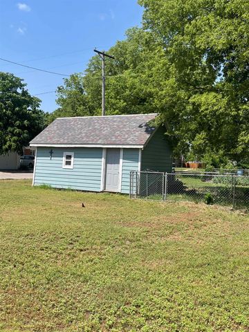 1422 Washington St, Harper, KS 67058